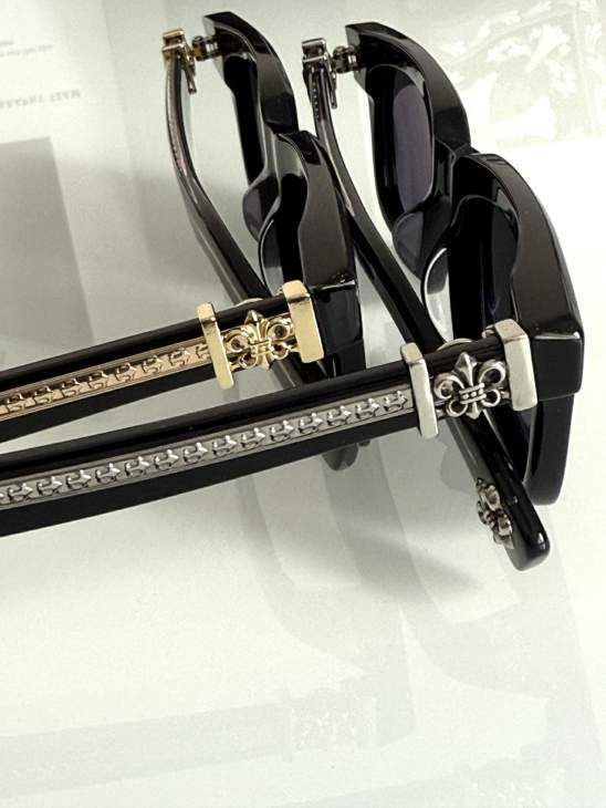 Picture of Chrome Hearts Sunglasses _SKUfw73585228fw